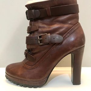 Stylish & warm! Brown leather & fur heeled boots.